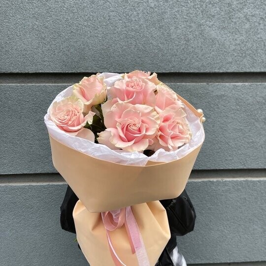 7 французских роз, артикул F1301818 - 3299 рублей, доставка по городу. Flawery - доставка цветов