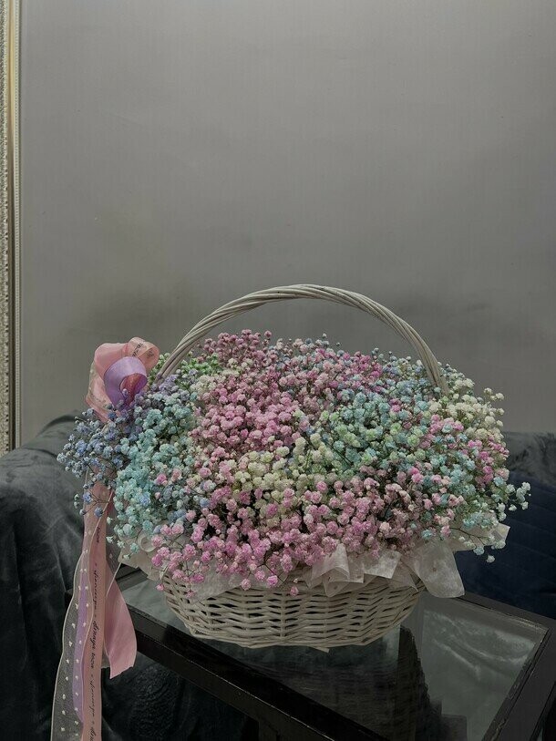 Большая корзина радужной гипсофилы, артикул F1306208 - 10000 рублей, доставка по городу. Flawery - доставка цветов
