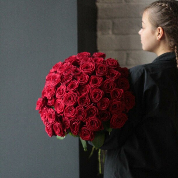 51 красная роза, артикул F1410504 - 9900 рублей, доставка по городу. Flawery - доставка цветов