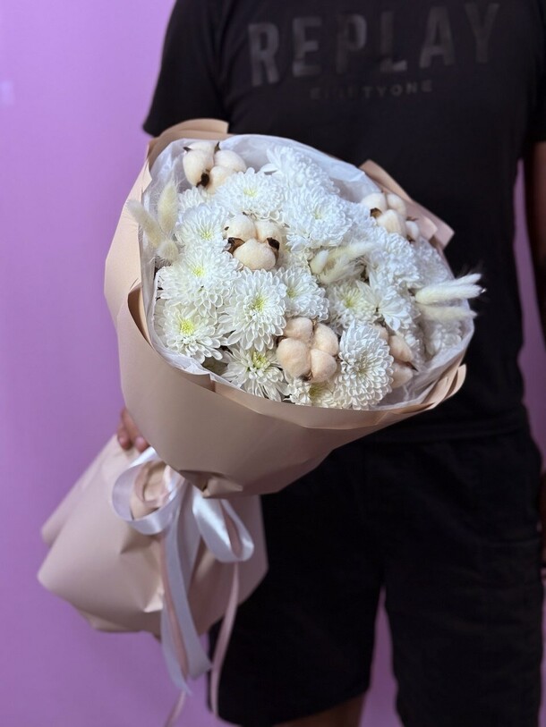 Нежный букет хризантема , хлопок , лагурус, артикул F1430824 - 3400 рублей, доставка по городу. Flawery - доставка цветов