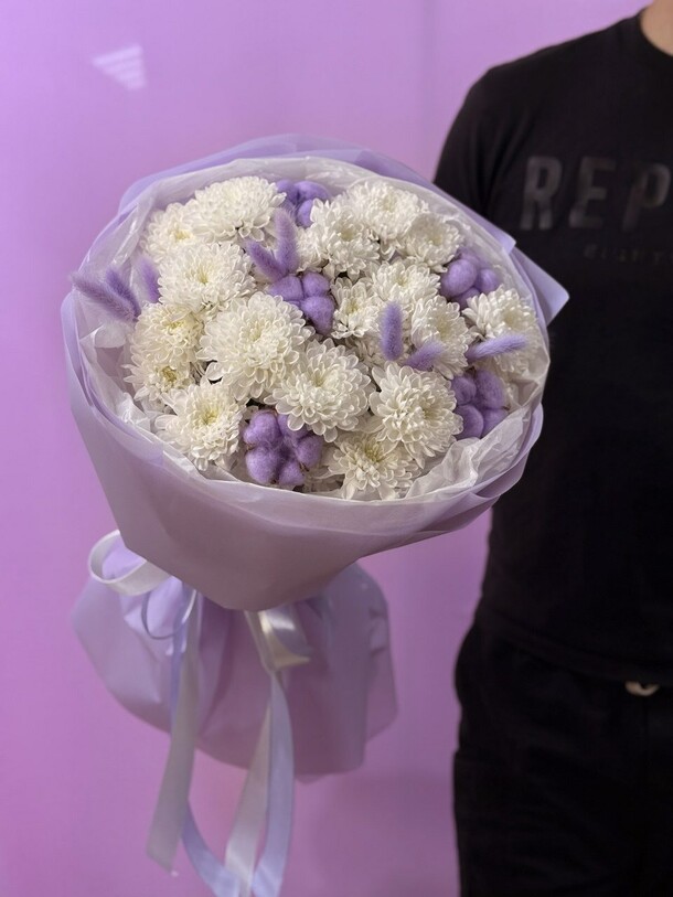 Стойкий  букет хризантема , хлопок , лагурус, артикул F1430826 - 3300 рублей, доставка по городу. Flawery - доставка цветов