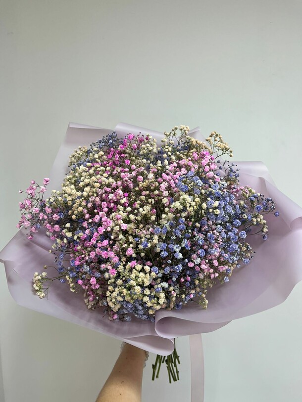 Гипсофила цветная в оформлении, артикул F1313749 - 3380 рублей, доставка по городу. Flawery - доставка цветов