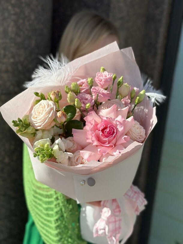 Букет с вывернутой розой, артикул F1320567 - 3640 рублей, доставка по городу. Flawery - доставка цветов