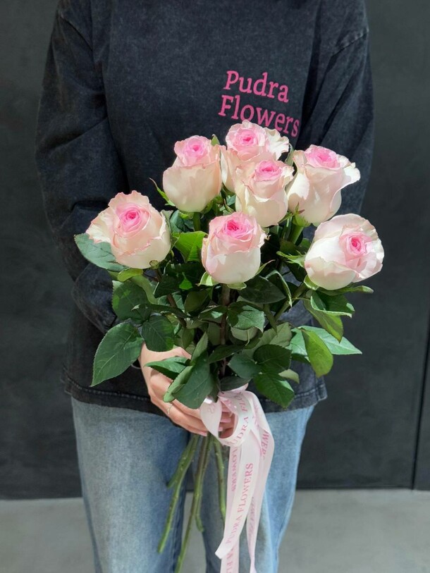 Розы розовые 80 см, артикул F1369642 - 3899 рублей, доставка по городу. Flawery - доставка цветов