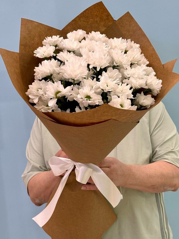 Букет белоснежных хризантем, артикул F1295259 - 3190 рублей, доставка по городу. Flawery - доставка цветов