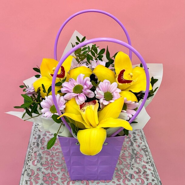 Сумочка орхидей, артикул F1387533 - 3080 рублей, доставка по городу. Flawery - доставка цветов