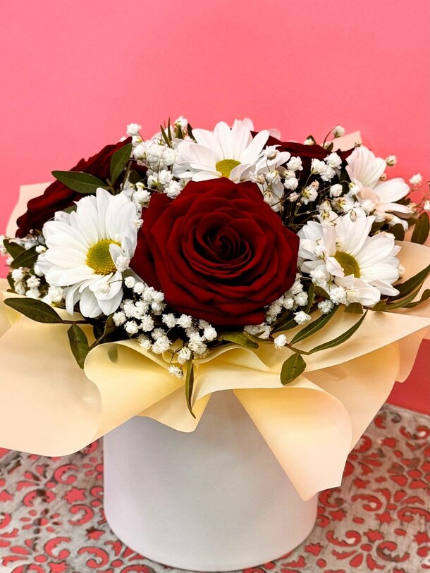 Букет в коробке наоми страсть, артикул F1418688 - 5192 рублей, доставка по городу. Flawery - доставка цветов