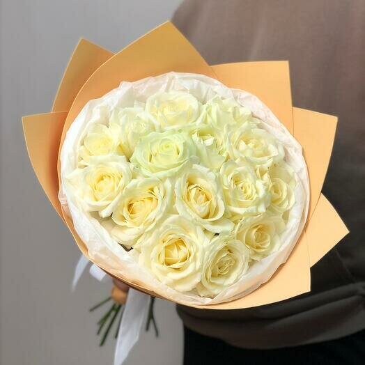 Букет белые розы 15 штук, артикул F1105967 - 6400 рублей, доставка по городу. Flawery - доставка цветов