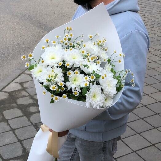Ромашки с хризантемой, артикул F1179608 - 3685 рублей, доставка по городу. Flawery - доставка цветов