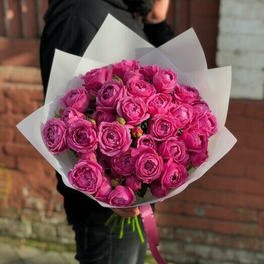 Пионовидные розы в лёгкой упаковке, артикул F1179975 - 6800 рублей, доставка по городу. Flawery - доставка цветов