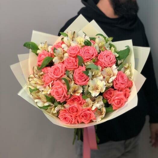 Букет из альстромерии и кустовых роз, артикул F1180730 - 6400 рублей, доставка по городу. Flawery - доставка цветов