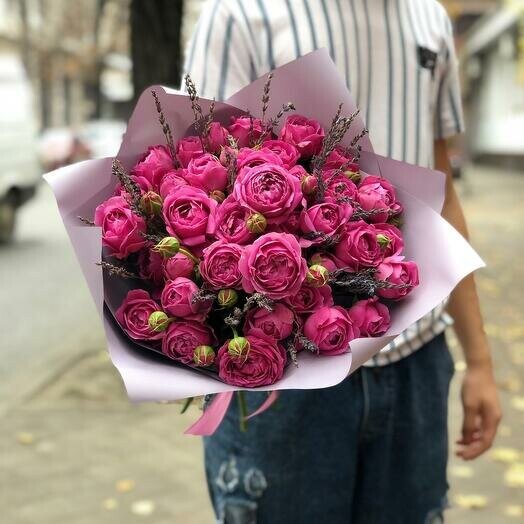 Букет розы и лаванда в оформлении, артикул F1180759 - 6150 рублей, доставка по городу. Flawery - доставка цветов