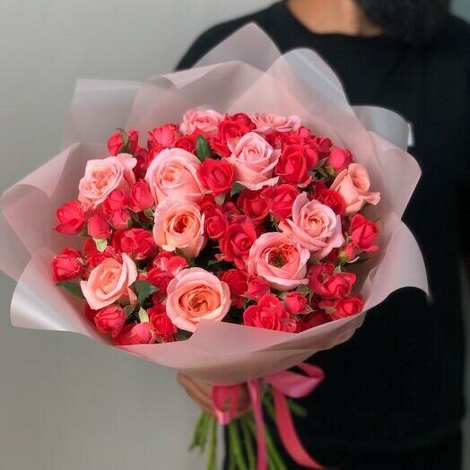 Букет кустовые и пион розы, артикул F1230291 - 6800 рублей, доставка по городу. Flawery - доставка цветов