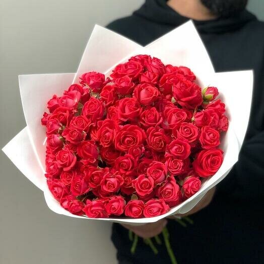 Красные кустовые розы 15 роз, артикул F1245896 - 5200 рублей, доставка по городу. Flawery - доставка цветов