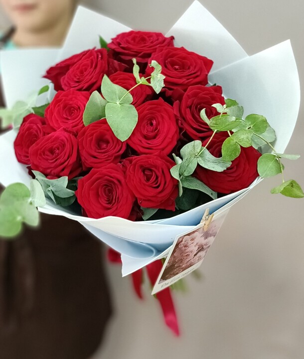 Букет красных роз, артикул F1307752 - 5500 рублей, доставка по городу. Flawery - доставка цветов