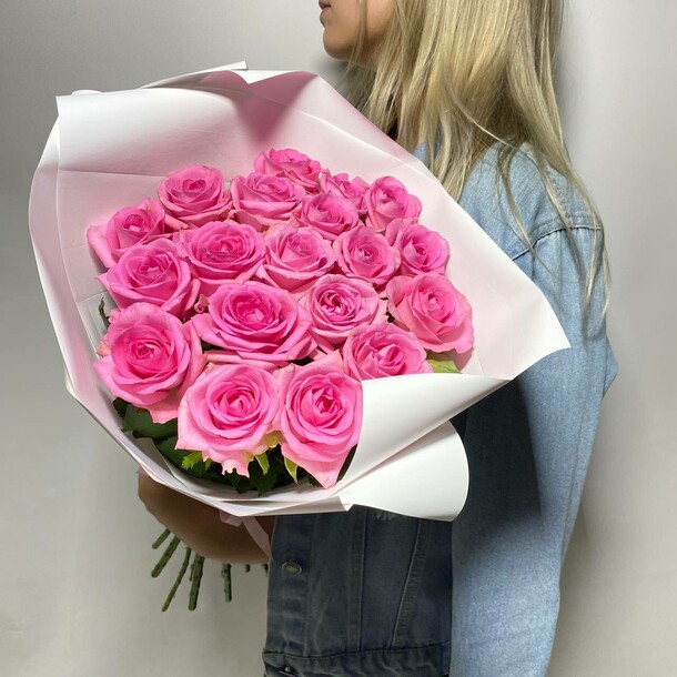 Букет из 19 розовых роз, артикул F1298224 - 4490 рублей, доставка по городу. Flawery - доставка цветов