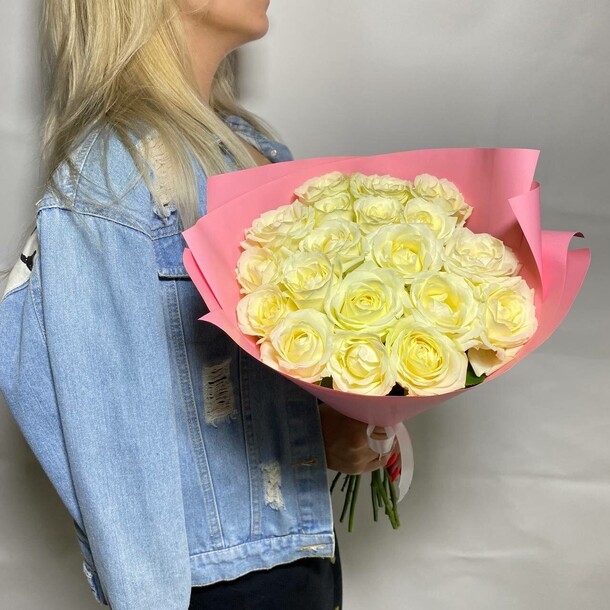 Букет из 19 белых роз, артикул F1298226 - 4490 рублей, доставка по городу. Flawery - доставка цветов