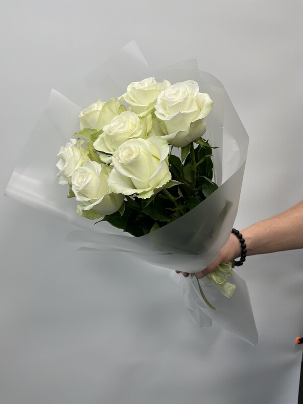 Белые розы эквадор, артикул F1346085 - 5869 рублей, доставка по городу. Flawery - доставка цветов