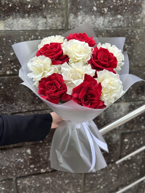 Букет из роз, артикул F1341112 - 4750 рублей, доставка по городу. Flawery - доставка цветов
