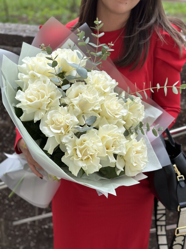 Букет из роз, артикул F1341123 - 5300 рублей, доставка по городу. Flawery - доставка цветов