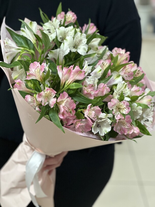 Букет из нежных альстромерии😍, артикул F1357211 - 3200 рублей, доставка по городу. Flawery - доставка цветов