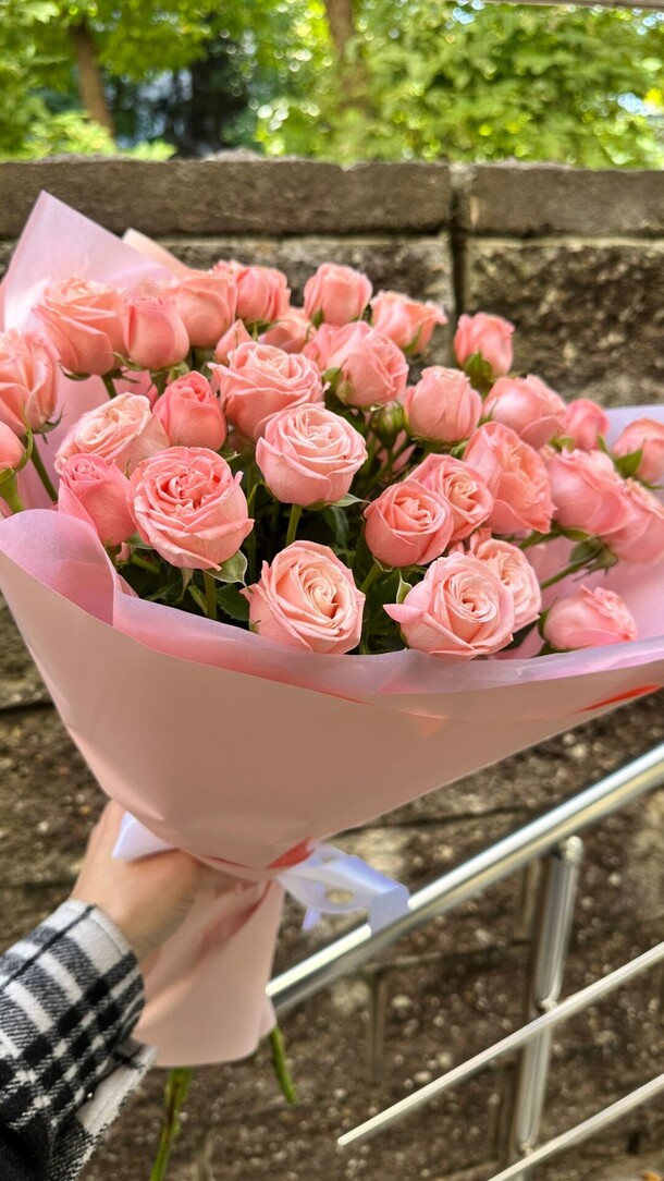 Букет из кустовых роз, артикул F1464885 - 4650 рублей, доставка по городу. Flawery - доставка цветов