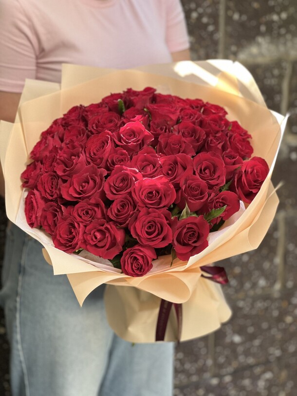 Букет из 51 розы🌹, артикул F1466154 - 8500 рублей, доставка по городу. Flawery - доставка цветов