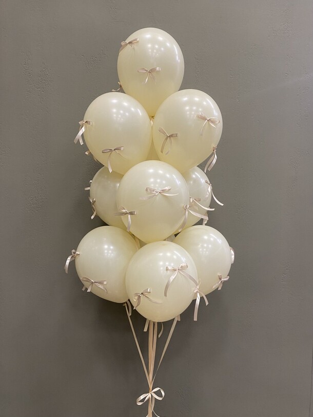 Фонтан белый песок с бантиками, артикул F1369855 - 3845 рублей, доставка по городу. Flawery - доставка цветов