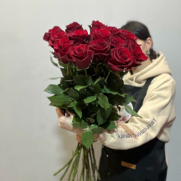 Букет из 15 роз, артикул F1182471 - 5700 рублей, доставка по городу. Flawery - доставка цветов