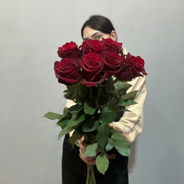 Букет 7 роз, артикул F1182489 - 2500 рублей, доставка по городу. Flawery - доставка цветов