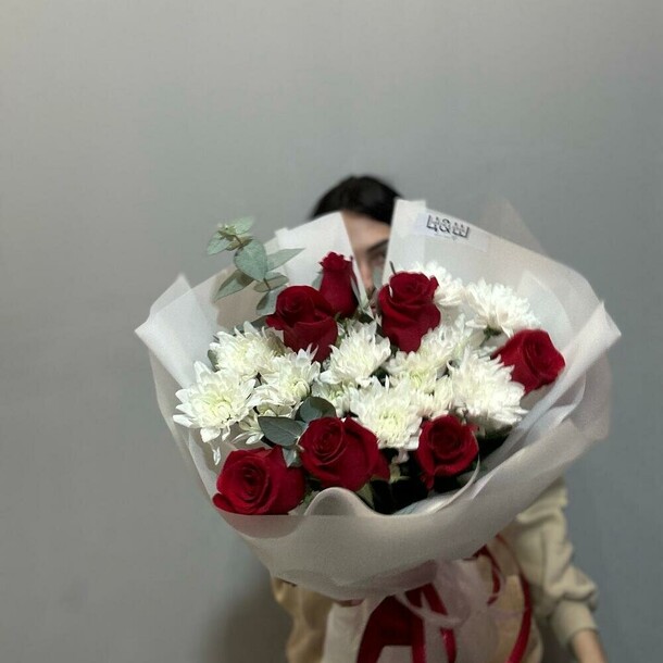 Букет с красными розами, артикул F1187133 - 3905 рублей, доставка по городу. Flawery - доставка цветов