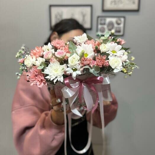 Сумочка с цветами, артикул F1216741 - 2600 рублей, доставка по городу. Flawery - доставка цветов