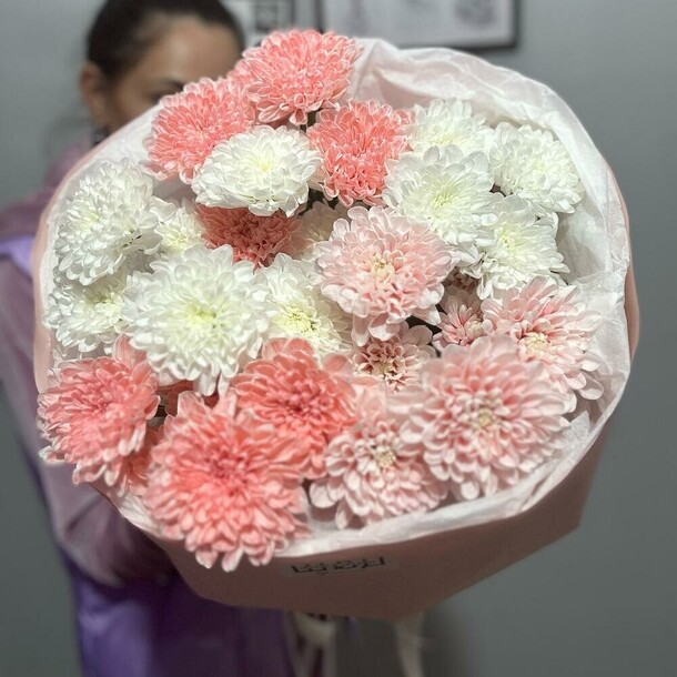 Букет кружевных хризантем, артикул F1319235 - 3100 рублей, доставка по городу. Flawery - доставка цветов