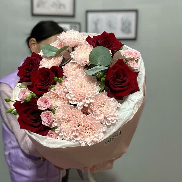 Букет с красными розами, артикул F1327719 - 4250 рублей, доставка по городу. Flawery - доставка цветов