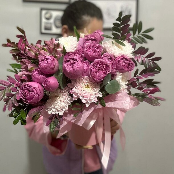 Цветы в коробке, артикул F1356068 - 3900 рублей, доставка по городу. Flawery - доставка цветов