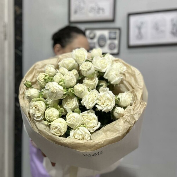 Букет пионовидных роз, артикул F1359661 - 3900 рублей, доставка по городу. Flawery - доставка цветов