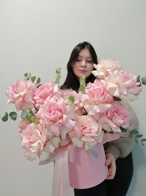 Композиция французских роз, артикул F1306579 - 7469 рублей, доставка по городу. Flawery - доставка цветов