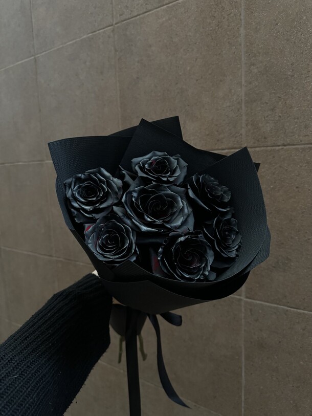 Букет черных роз, артикул F1329404 - 4395 рублей, доставка по городу. Flawery - доставка цветов
