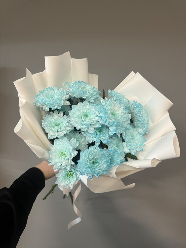 Букет голубых хризантем, артикул F1371245 - 1760 рублей, доставка по городу. Flawery - доставка цветов