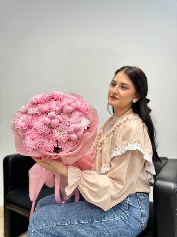 Розовые хризантемы с хлопком, артикул F1378461 - 3289 рублей, доставка по городу. Flawery - доставка цветов