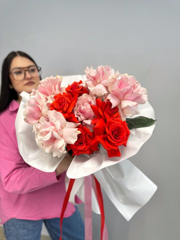 Дуэт французских роз, артикул F1378463 - 5665 рублей, доставка по городу. Flawery - доставка цветов