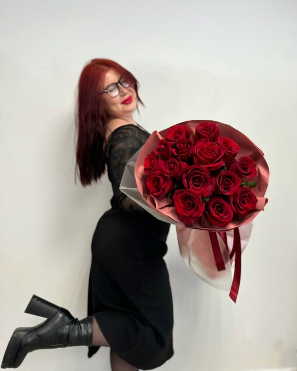 Классические бордовые розы, артикул F1378468 - 7480 рублей, доставка по городу. Flawery - доставка цветов