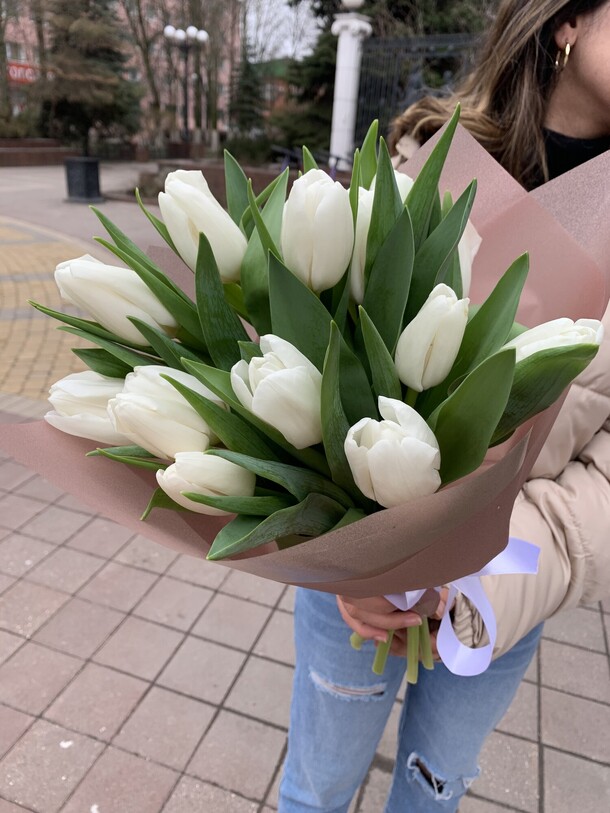 Букет белоснежный, артикул F1101641 - 4350 рублей, доставка по городу. Flawery - доставка цветов