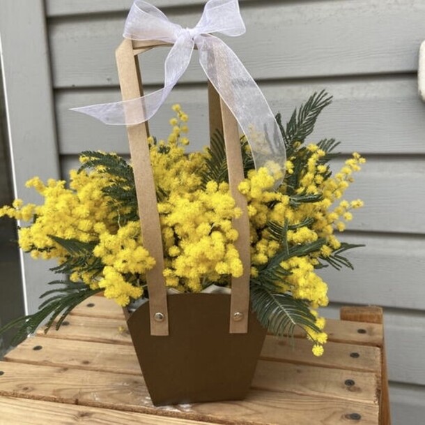 Сумочка с ароматной мимозой, артикул F1257045 - 990 рублей, доставка по городу. Flawery - доставка цветов