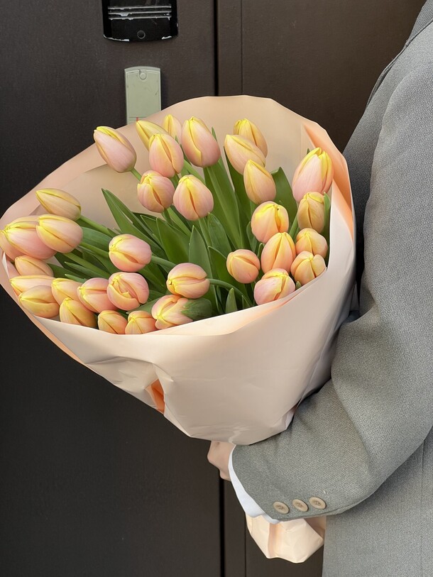 Тюльпановый рассвет, артикул F1259636 - 8050 рублей, доставка по городу. Flawery - доставка цветов