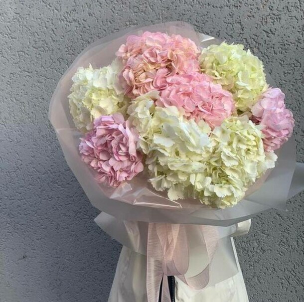 Огромное облако гортензий, артикул F1308298 - 8990 рублей, доставка по городу. Flawery - доставка цветов