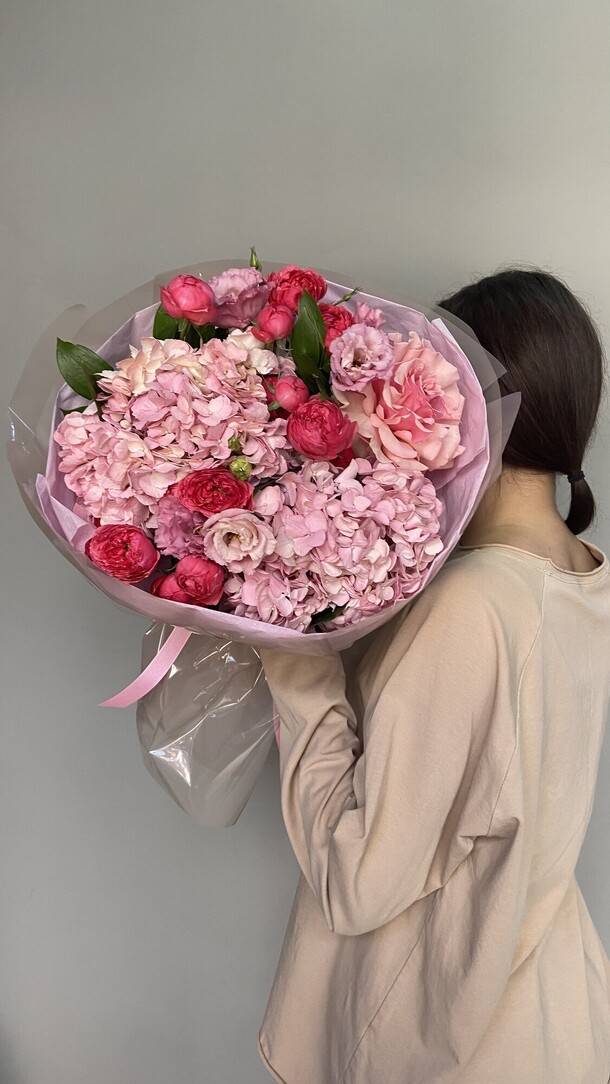 Розовый букет гортензия и роза, артикул F1314432 - 5450 рублей, доставка по городу. Flawery - доставка цветов