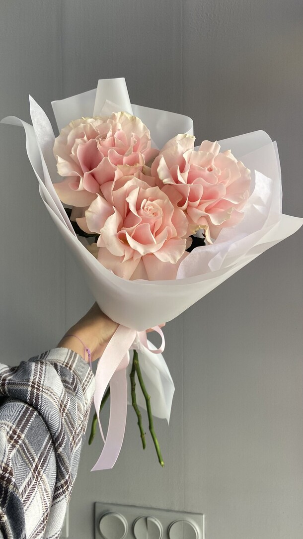 Букет комплимент из французских роз, артикул F1328779 - 2000 рублей, доставка по городу. Flawery - доставка цветов