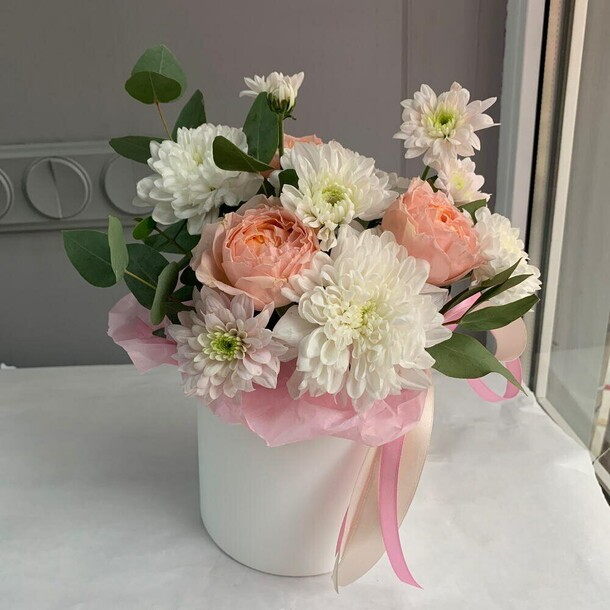 Композиция их хризантемы и розы, артикул F1343718 - 2600 рублей, доставка по городу. Flawery - доставка цветов