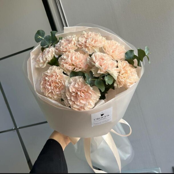 Персиковые диантусы и эвкалипт, артикул F1343729 - 3300 рублей, доставка по городу. Flawery - доставка цветов